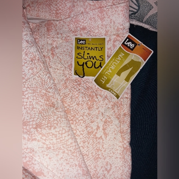 Lee Stretch Capri, Pink Snakeskin Print, Size 12 - Picture 4 of 5